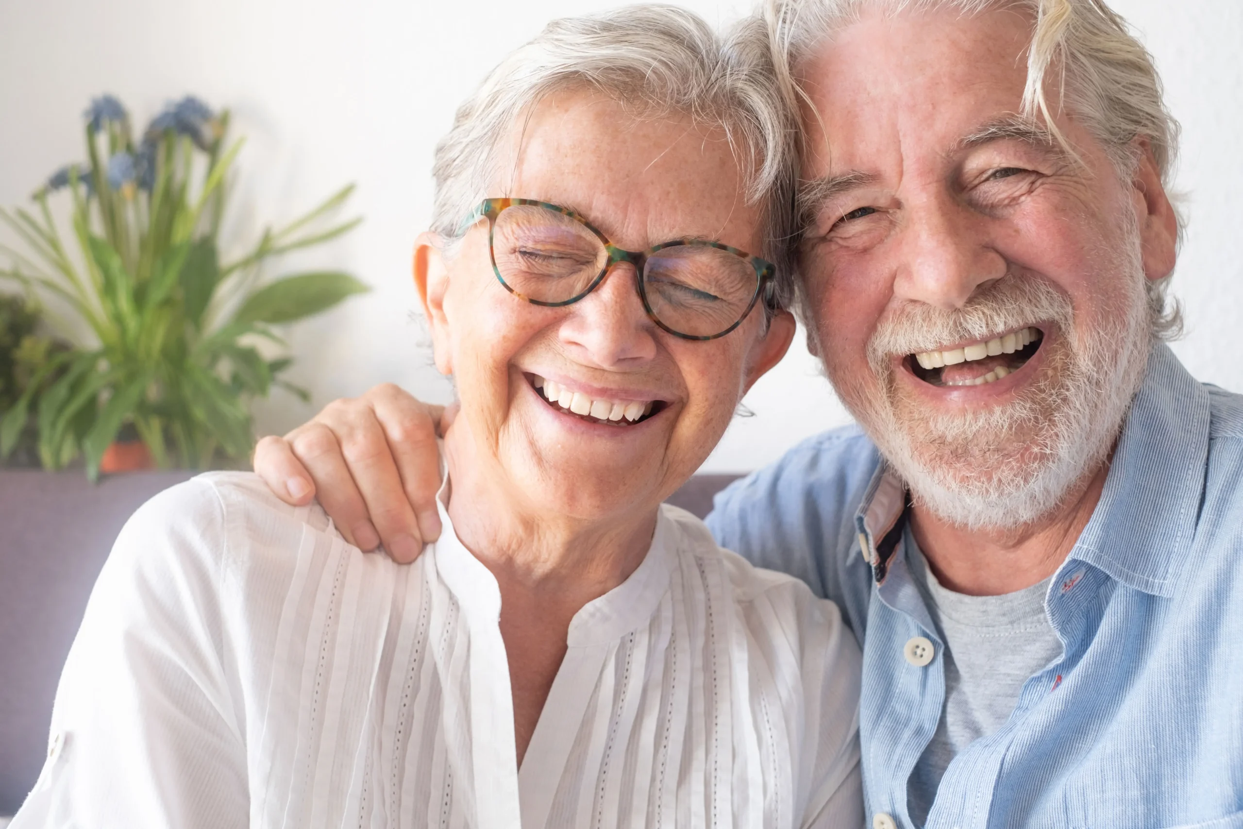 Happy senior couple enjoying active longevity with SKILLCOURT for senior living communities at ICAA 2026